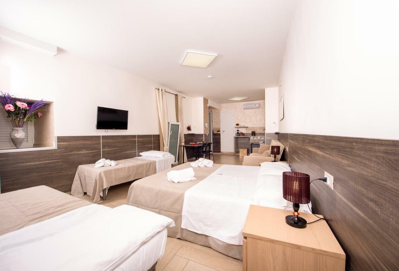 ナポリ Chiaia Relax Bed & Breakfast エクステリア 写真