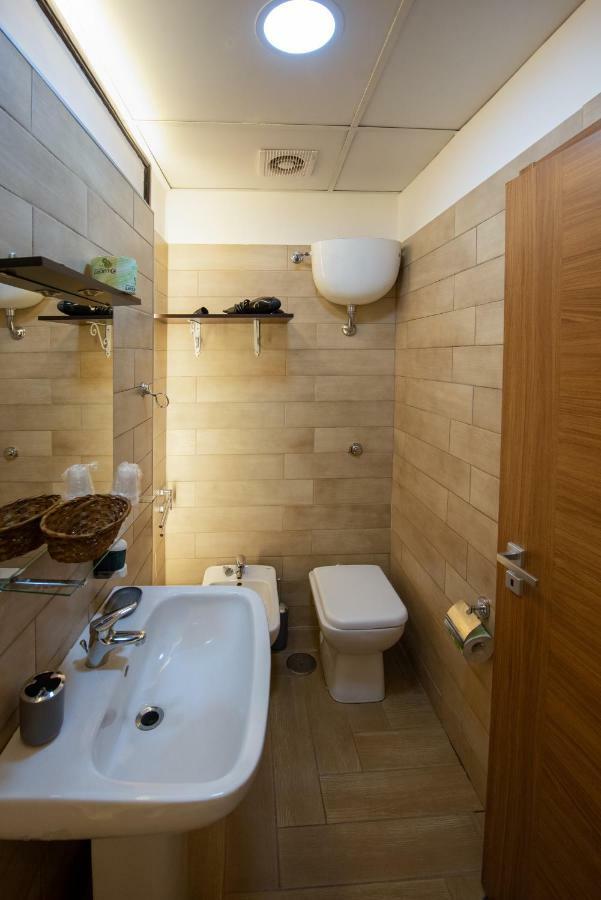 ナポリ Chiaia Relax Bed & Breakfast エクステリア 写真